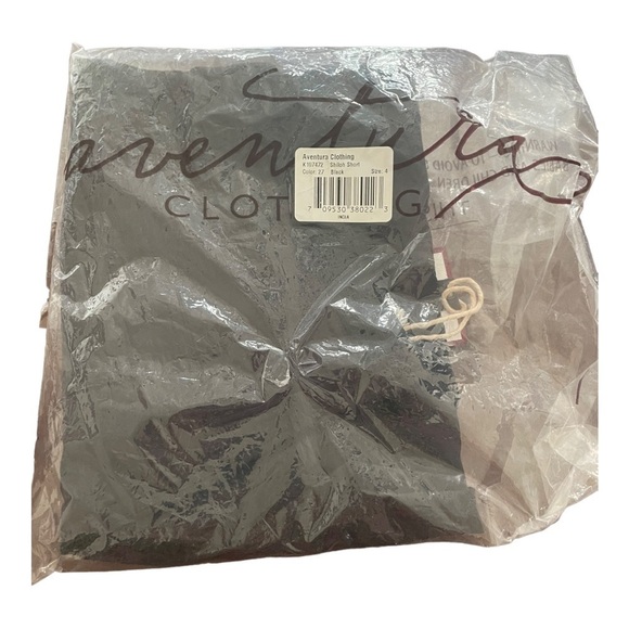 𝅺aventura Clothing Womens Shiloh Shorts in black - Picture 12 of 16